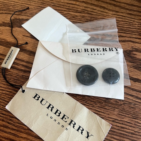 Burberry Men’s Novacheck Cashmere Wool Jacket with Quilted Lining. - Picture 7 of 10